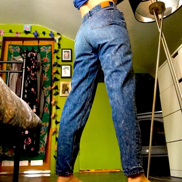 Mom Jeans - Picture 2 of 8